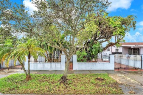 Villa ou maison à vendre à Miami, Floride: 3 chambres № 1930766 - photo 3