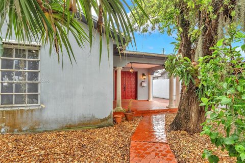 Villa ou maison à vendre à Miami, Floride: 3 chambres № 1930766 - photo 6