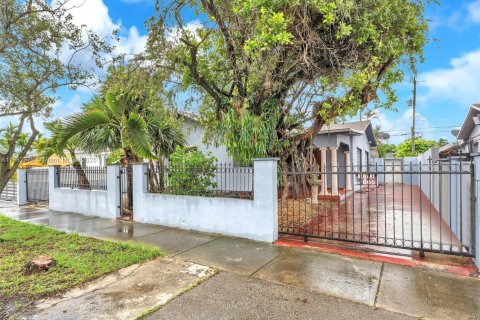 Villa ou maison à vendre à Miami, Floride: 3 chambres № 1930766 - photo 4