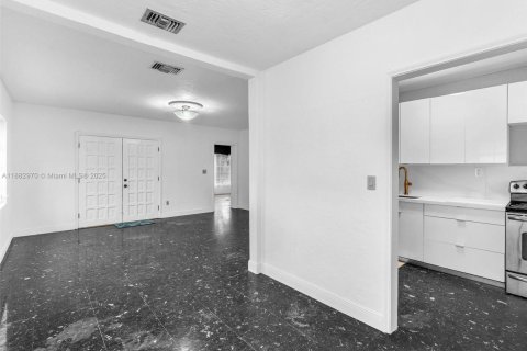 Villa ou maison à vendre à Miami, Floride: 3 chambres № 1930766 - photo 11