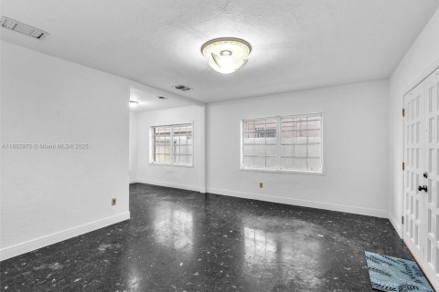 Villa ou maison à vendre à Miami, Floride: 3 chambres № 1930766 - photo 10