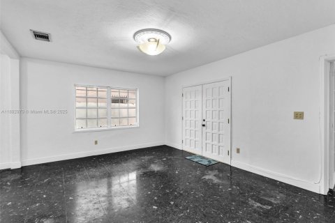 Villa ou maison à vendre à Miami, Floride: 3 chambres № 1930766 - photo 15