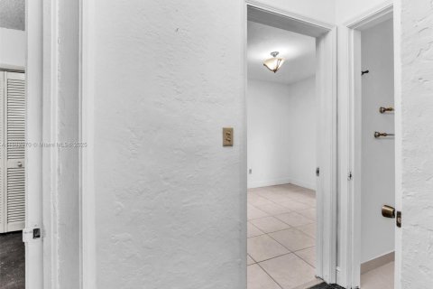 Villa ou maison à vendre à Miami, Floride: 3 chambres № 1930766 - photo 19