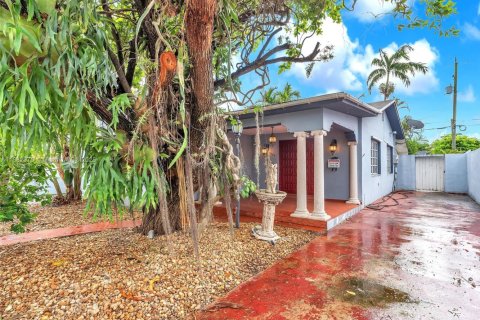 Villa ou maison à vendre à Miami, Floride: 3 chambres № 1930766 - photo 1