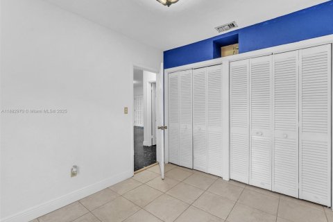 Villa ou maison à vendre à Miami, Floride: 3 chambres № 1930766 - photo 21