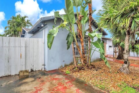 Villa ou maison à vendre à Miami, Floride: 3 chambres № 1930766 - photo 7