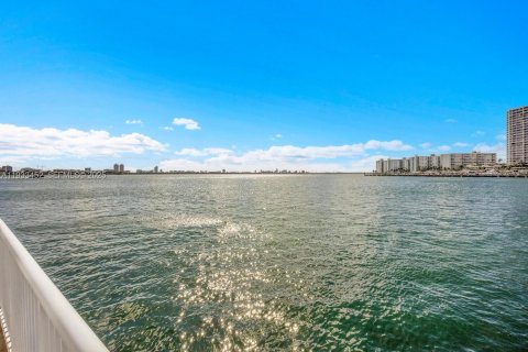 Condominio en venta en Miami Beach, Florida, 2 dormitorios, 102.19 m2 № 1992528 - foto 26