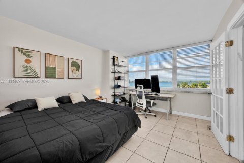 Condominio en venta en Miami Beach, Florida, 2 dormitorios, 102.19 m2 № 1992528 - foto 17