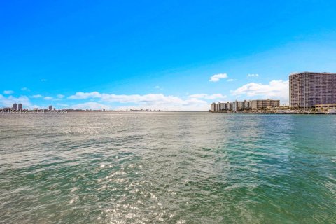 Condominio en venta en Miami Beach, Florida, 2 dormitorios, 102.19 m2 № 1992528 - foto 24