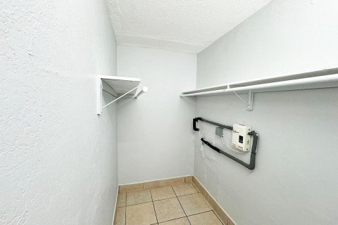 Copropriété à louer à Fort Lauderdale, Floride: 2 chambres, 466.83 m2 № 2340616 - photo 9