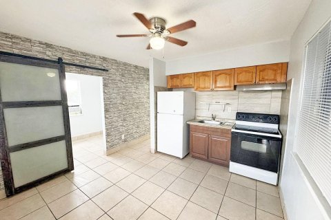 Copropriété à louer à Fort Lauderdale, Floride: 2 chambres, 466.83 m2 № 2340616 - photo 2