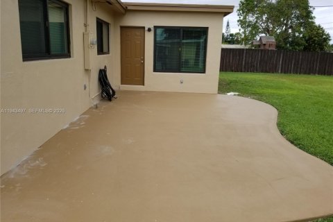 Casa en venta en Homestead, Florida, 3 dormitorios, 140.38 m2 № 2000325 - foto 3