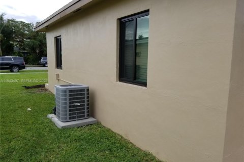 Casa en venta en Homestead, Florida, 3 dormitorios, 140.38 m2 № 2000325 - foto 6