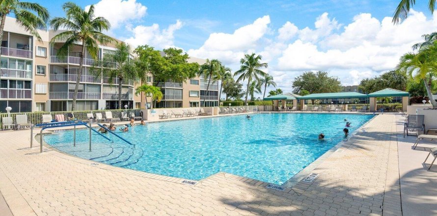 Condominio en Tamarac, Florida, 3 dormitorios № 724854