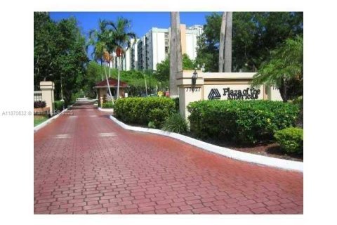 Condo in Sunny Isles Beach, Florida, 2 bedrooms № 1920020 - photo 16
