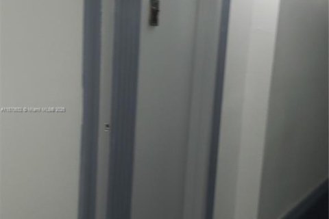 Condo in Sunny Isles Beach, Florida, 2 bedrooms № 1920020 - photo 15