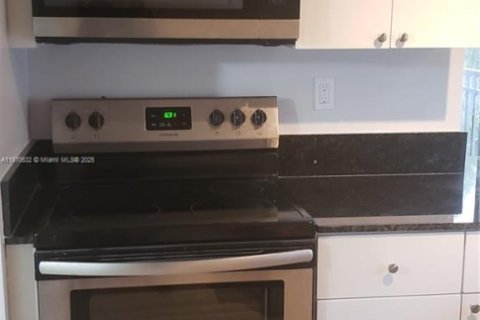 Condo in Sunny Isles Beach, Florida, 2 bedrooms № 1920020 - photo 7