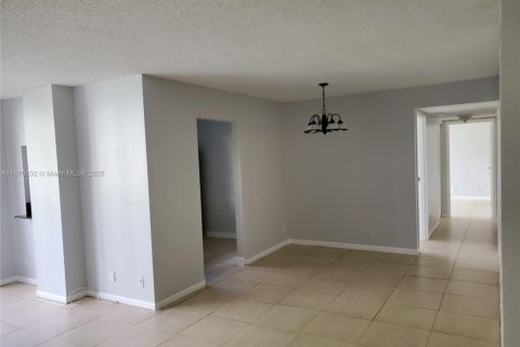 Condo in Sunny Isles Beach, Florida, 2 bedrooms № 1920020 - photo 3