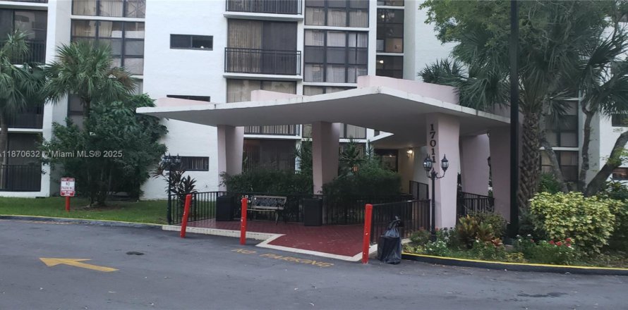 Condo in Sunny Isles Beach, Florida, 2 bedrooms № 1920020