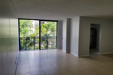 Condo in Sunny Isles Beach, Florida, 2 bedrooms № 1920020 - photo 2