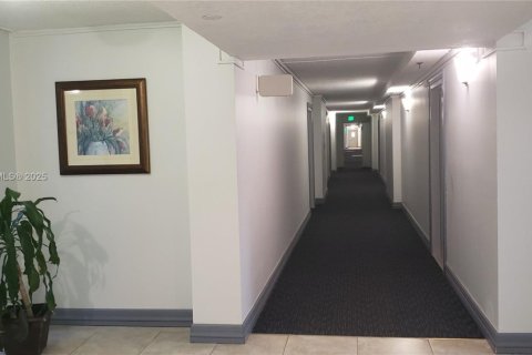 Condo in Sunny Isles Beach, Florida, 2 bedrooms № 1920020 - photo 6