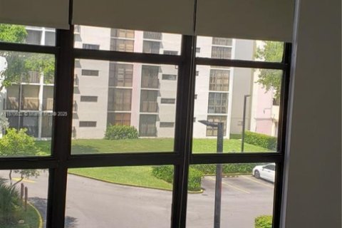 Condo in Sunny Isles Beach, Florida, 2 bedrooms № 1920020 - photo 8