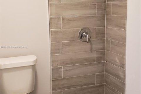 Condo in Sunny Isles Beach, Florida, 2 bedrooms № 1920020 - photo 14