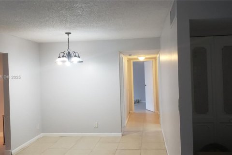 Condo in Sunny Isles Beach, Florida, 2 bedrooms № 1920020 - photo 4