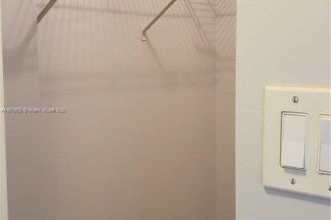 Condo in Sunny Isles Beach, Florida, 2 bedrooms № 1920020 - photo 12