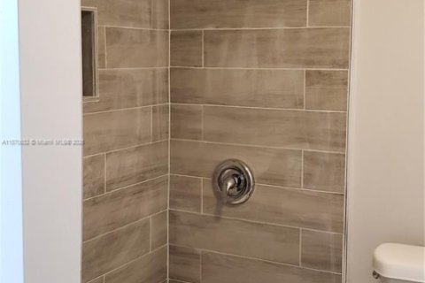 Condo in Sunny Isles Beach, Florida, 2 bedrooms № 1920020 - photo 10