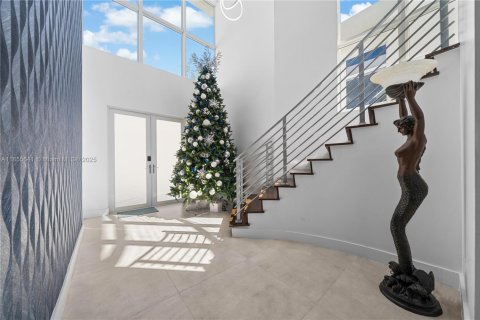 House in Doral, Florida 4 bedrooms, 281.49 sq.m. № 1874975 - photo 21