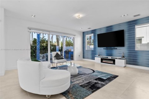 House in Doral, Florida 4 bedrooms, 281.49 sq.m. № 1874975 - photo 16