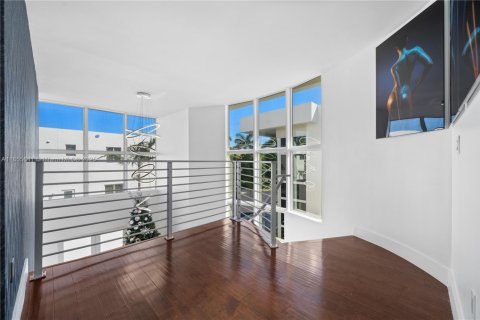 House in Doral, Florida 4 bedrooms, 281.49 sq.m. № 1874975 - photo 20