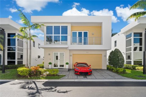 House in Doral, Florida 4 bedrooms, 281.49 sq.m. № 1874975 - photo 4