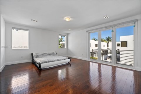 House in Doral, Florida 4 bedrooms, 281.49 sq.m. № 1874975 - photo 27