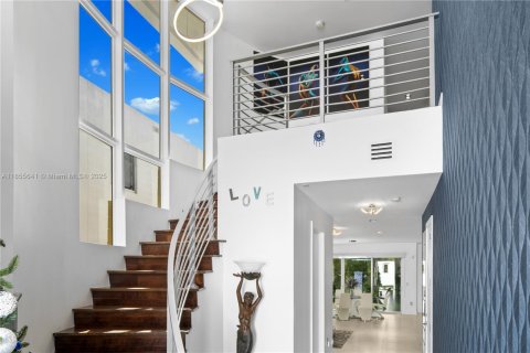 House in Doral, Florida 4 bedrooms, 281.49 sq.m. № 1874975 - photo 7