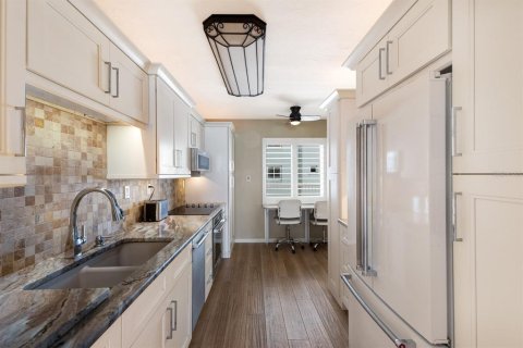 Condominio en venta en Holmes Beach, Florida, 1 dormitorio, 77.29 m2 № 1815259 - foto 18