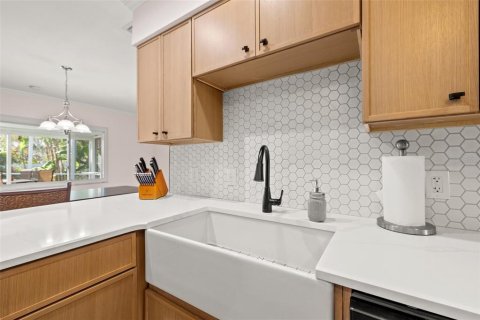 House in Tampa, Florida 3 bedrooms, 221.57 sq.m. № 1759644 - photo 8