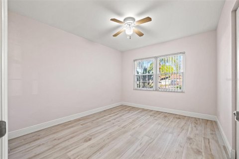 House in Tampa, Florida 3 bedrooms, 221.57 sq.m. № 1759644 - photo 25