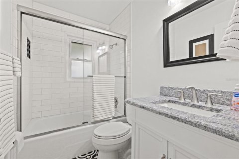 House in Tampa, Florida 3 bedrooms, 221.57 sq.m. № 1759644 - photo 24