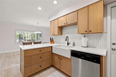 House in Tampa, Florida 3 bedrooms, 221.57 sq.m. № 1759644 - photo 10