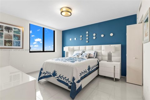 Copropriété à louer à Doral, Floride: 2 chambres, 91.79 m2 № 2258041 - photo 4