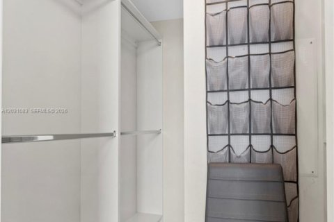 Copropriété à louer à Doral, Floride: 2 chambres, 91.79 m2 № 2258041 - photo 6