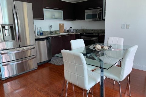 Condominio en venta en Miami, Florida, 2 dormitorios, 91.6 m2 № 2078902 - foto 4