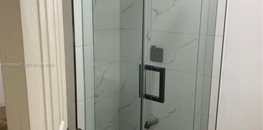 Дом в Майами, Флорида 1 спальня, 61.32м2 № 2058035