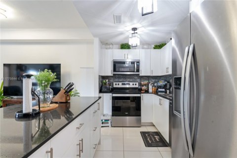 Townhouse in Homestead, Florida 4 bedrooms, 139.35 sq.m. № 1693258 - photo 5