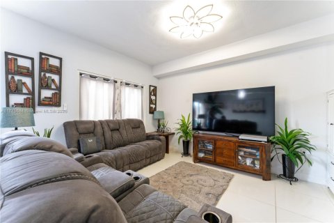 Townhouse in Homestead, Florida 4 bedrooms, 139.35 sq.m. № 1693258 - photo 10