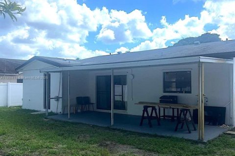 House in Boca Raton, Florida 2 bedrooms, 109.07 sq.m. № 1965151 - photo 7