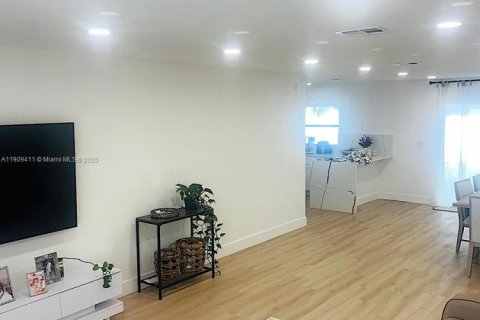 House in Boca Raton, Florida 2 bedrooms, 109.07 sq.m. № 1965151 - photo 17