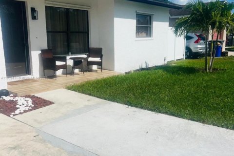 House in Boca Raton, Florida 2 bedrooms, 109.07 sq.m. № 1965151 - photo 3